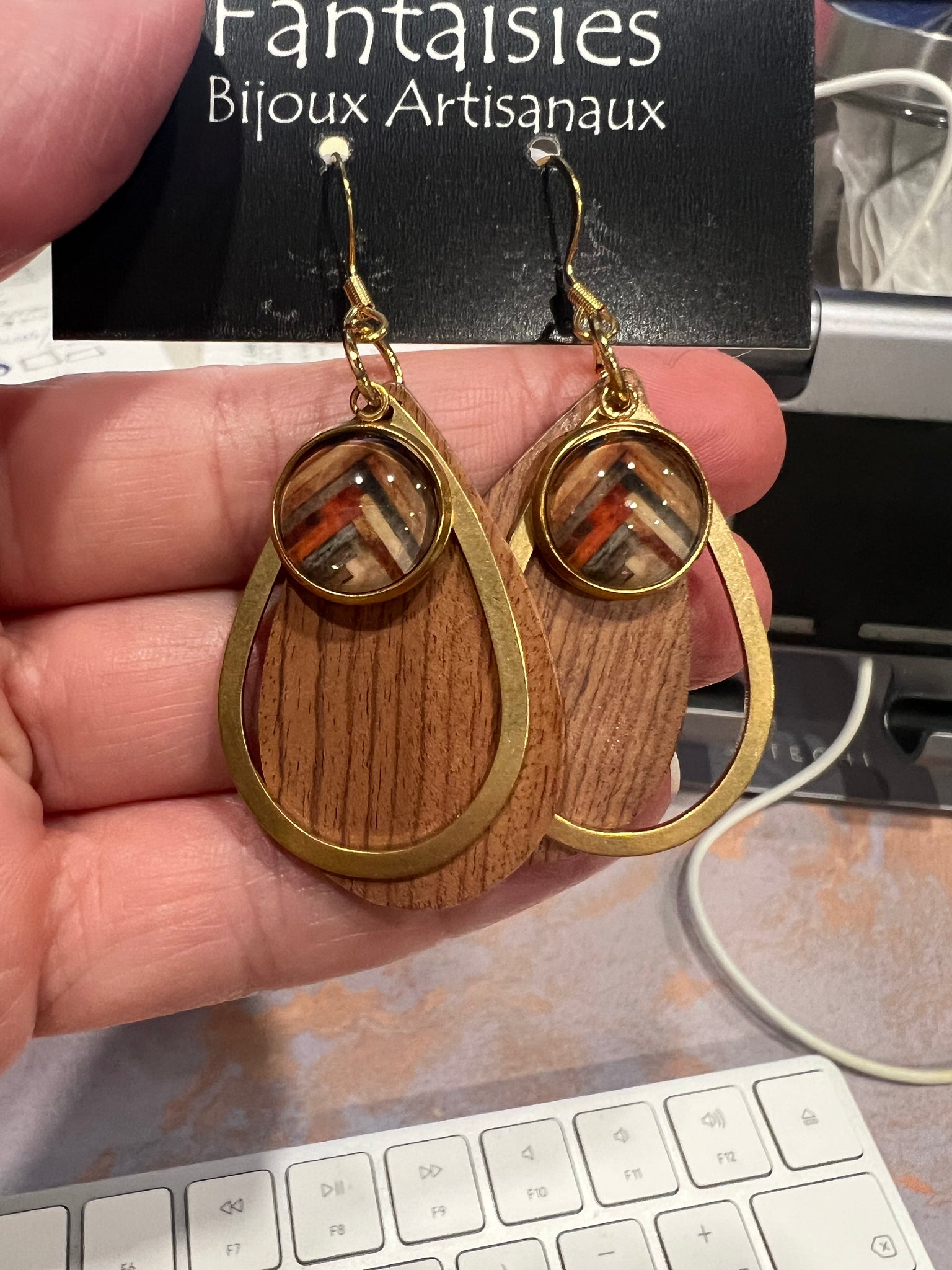 Boucles d'oreilles bois et or cabochons flèches