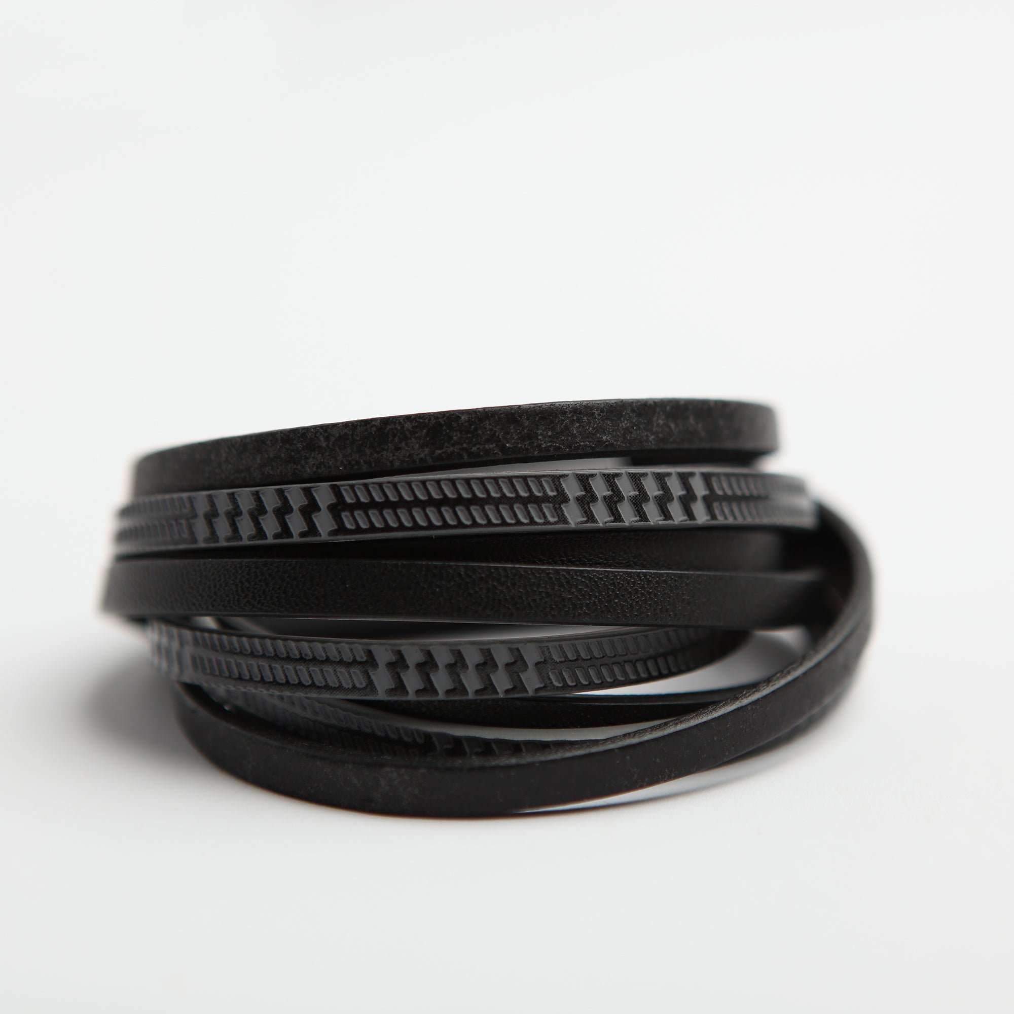 Bracelet style wrap en cuir véritable - gravure gris foncé