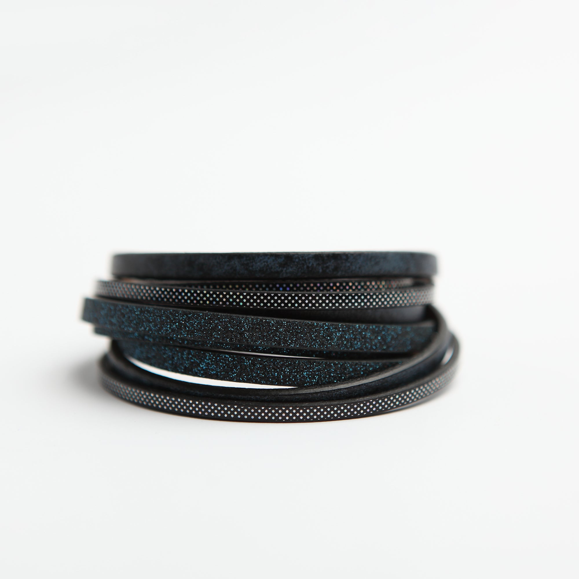 Bracelet style wrap en cuir véritable - brillants bleus foncés et azur