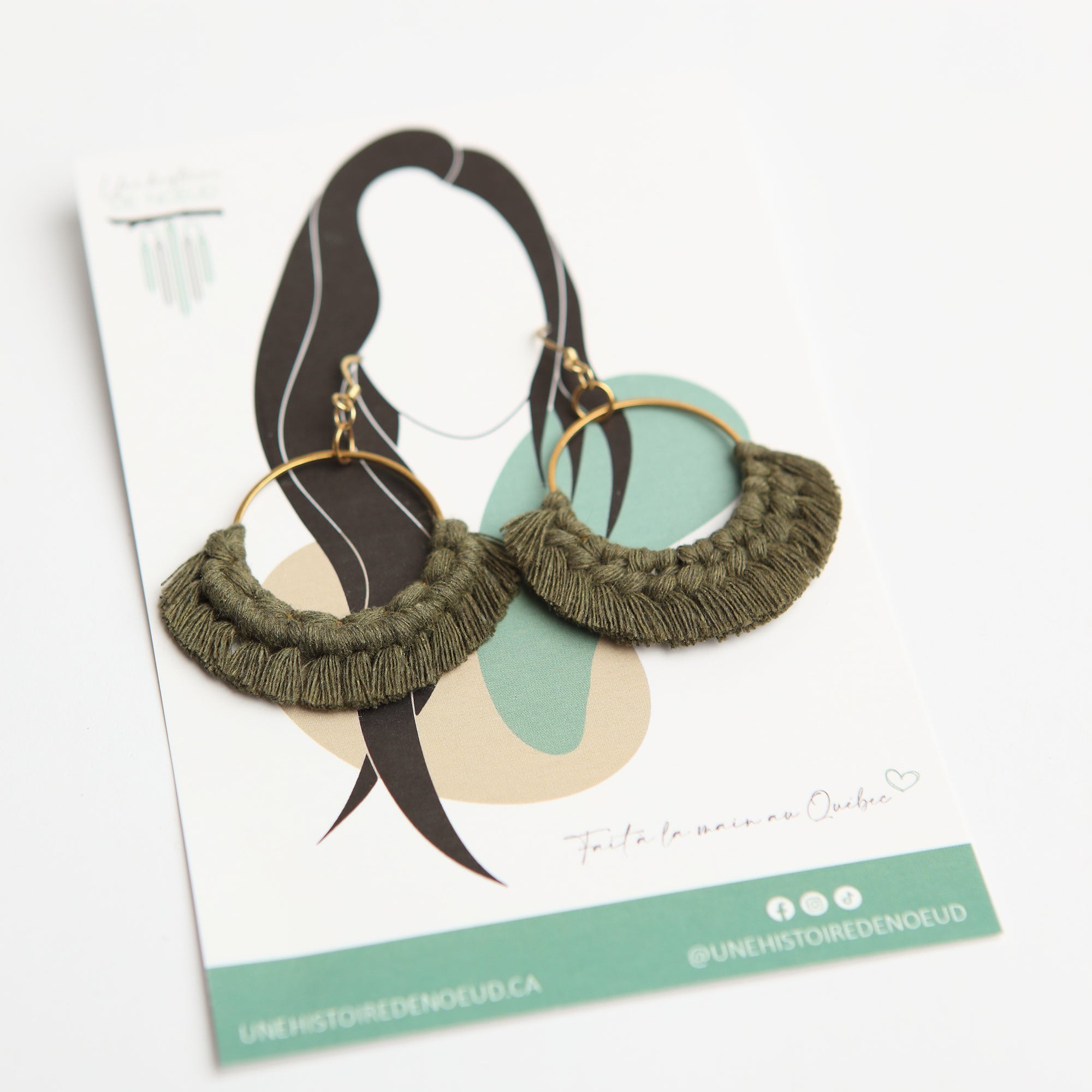 Boucles d'oreilles en macramé vert sur anneau or