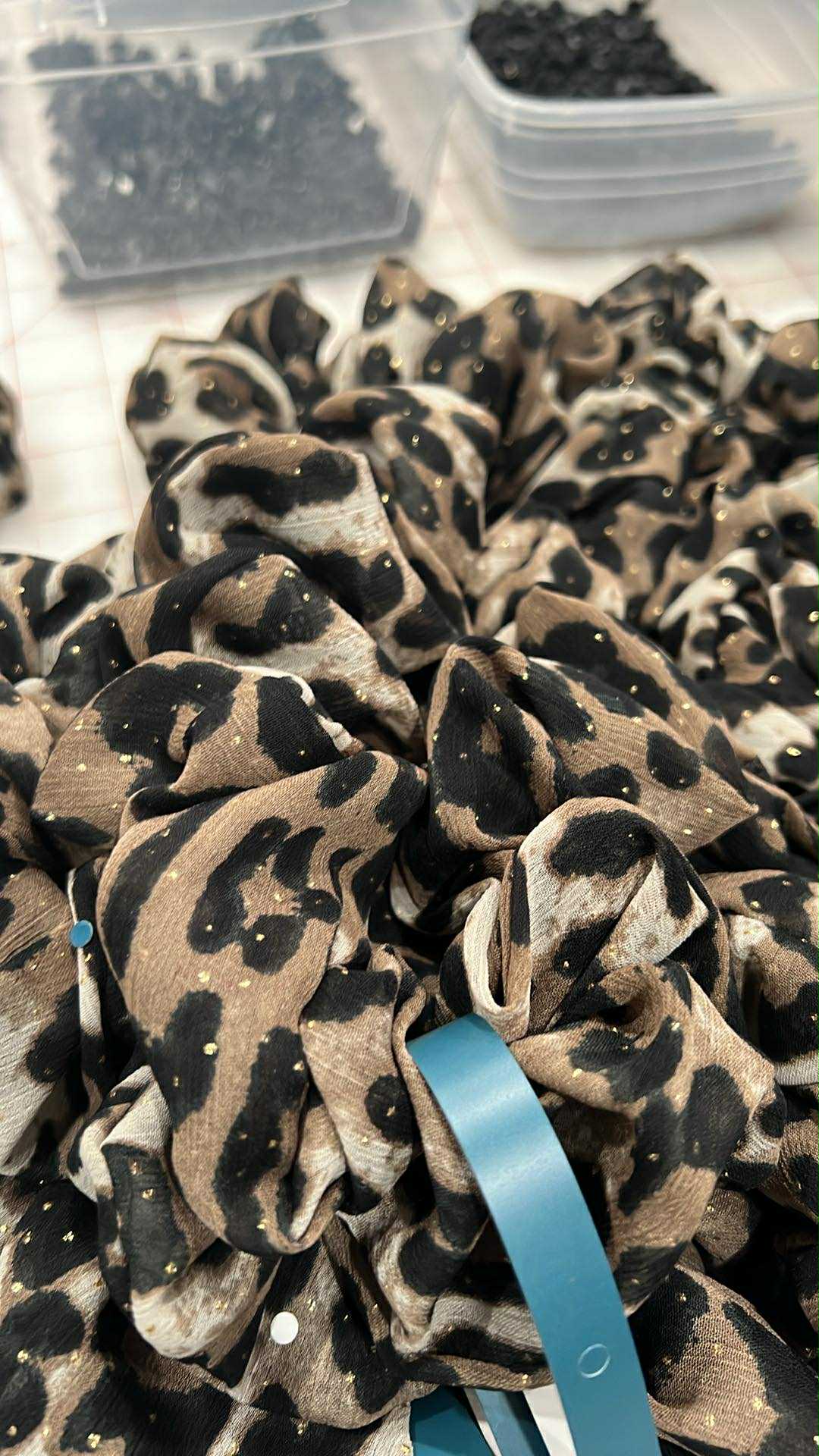 Chouchou léopard magique